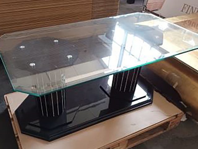 Couchtisch Octagon aus schwarzem Acryl